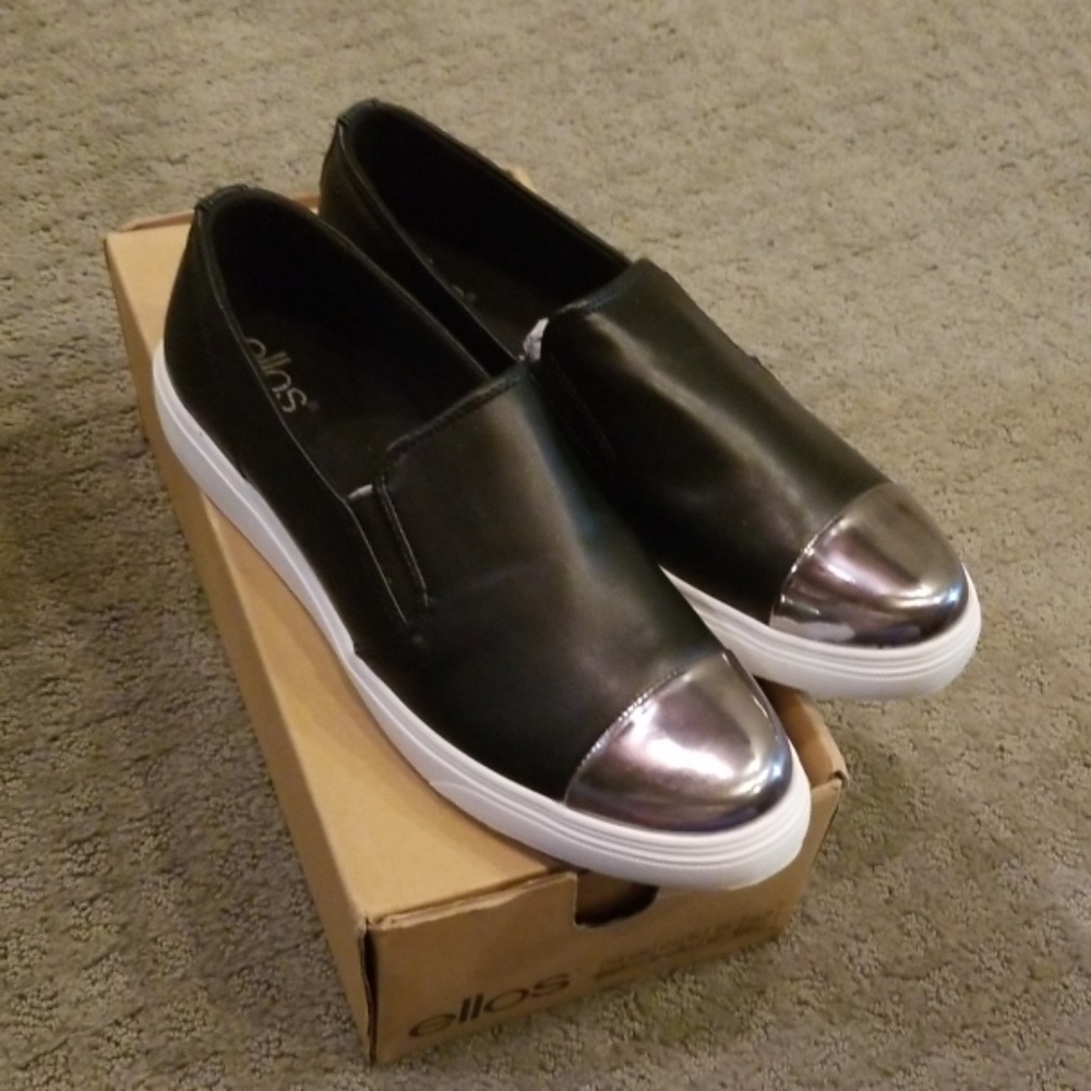 Ellos Black / Silver tip slip ons